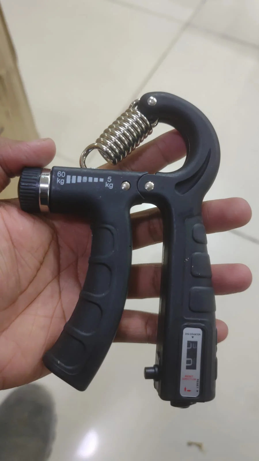 Adjustable Resistance Wrist Strengthener Strength Trainer Providing Durable Quality Comfortable Use (Random Color)
