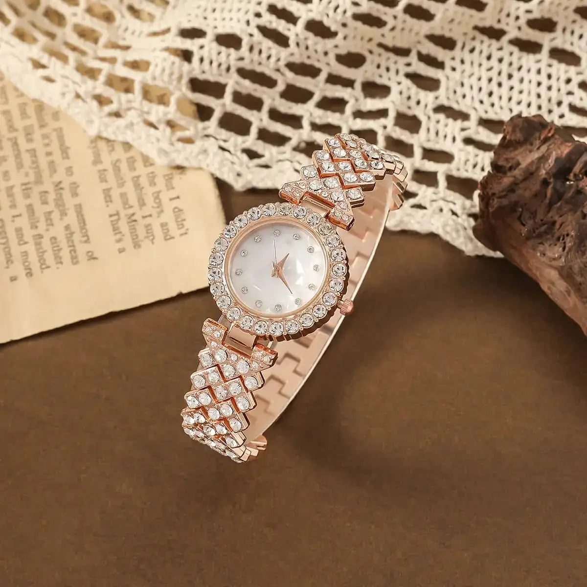Best gift set for women in Pakistan featuring rhinestone quartz watch and bracelet.