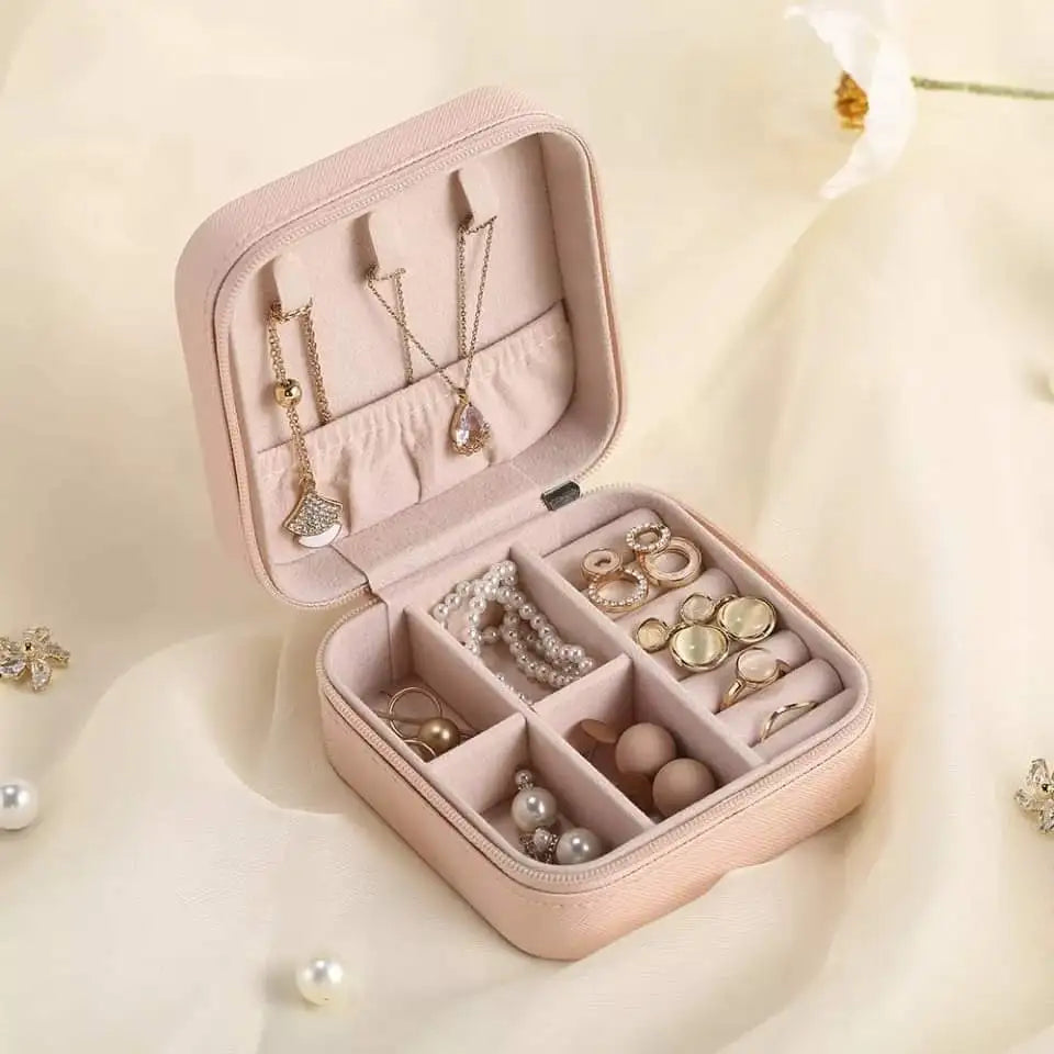 Perfect jewellery gift box for her during the wedding season.